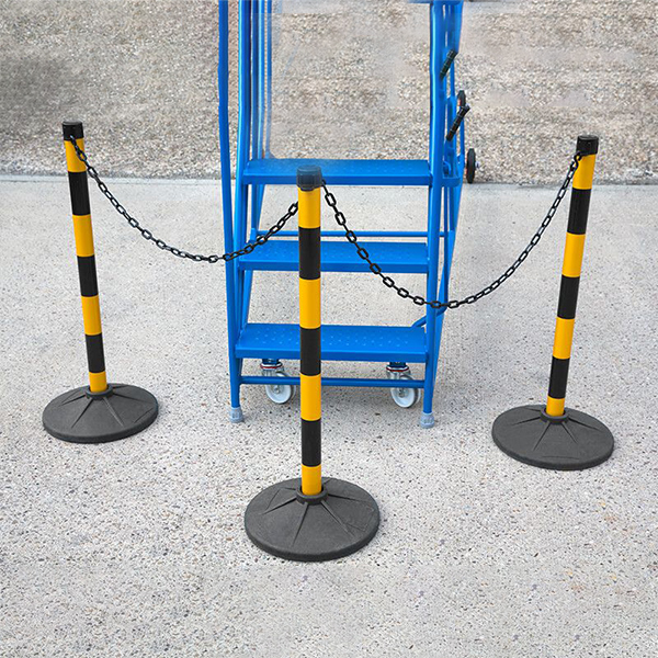 Black & Yellow Safety Barrier Plastic Posts With Link Chain- 4 Posts