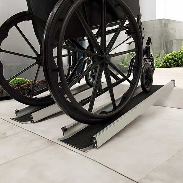 Anti Slip Black Telescopic Wheelchair Ramp