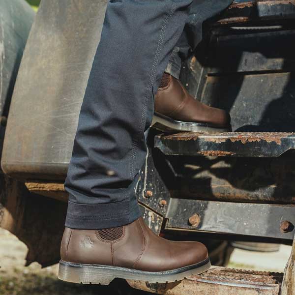 Chelmsford Unisex Leather Pull-On Boot