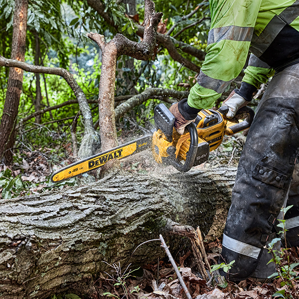 Dewalt Brushless Chainsaw with Auto-Oiling system