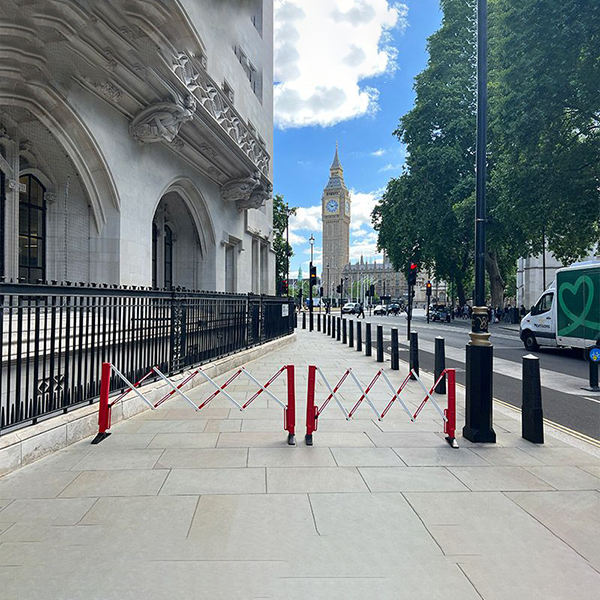 Durable And Long-Lasting Red/White Expandable Safety Barrier