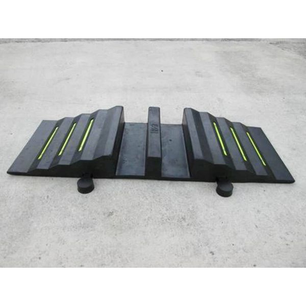 Heavy Duty Flexible HR3 Fire Hose and Cable Protection Ramps