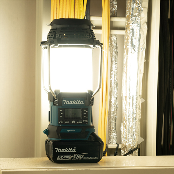 Makita DMR056O 18V/14.4V LXT AM/FM Bluetooth DAB/DAB+ Radio Lantern in Olive (Body Only)