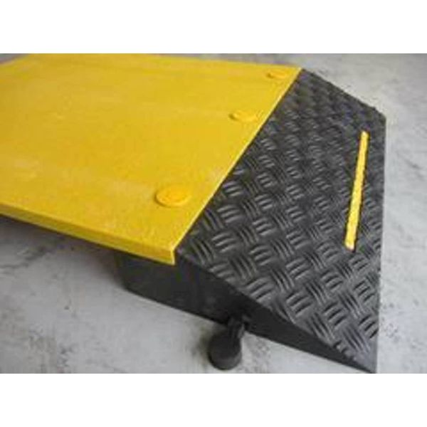 Modular High Visible Multiple Hose Cable Protector Ramp For Pedestrian Traffic