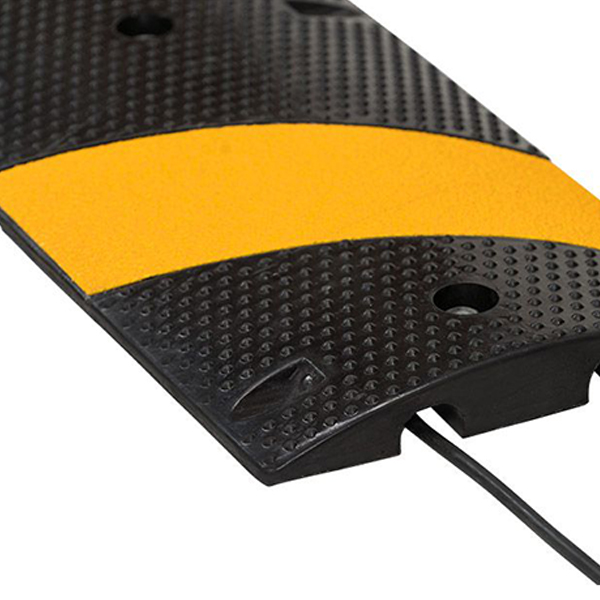 Black/Yellow Rubber Sleeping Policeman Ramp