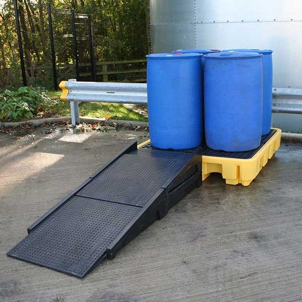 Stackable 4 Drum Spill Pallet Black Ramp